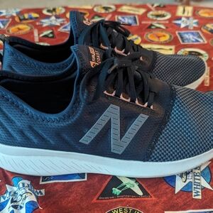 WOMENS LIKE NEW SIZE 9.5 NEW BALANCE FUEL CORE COAST RUNNING SHOES MAKE OFFER